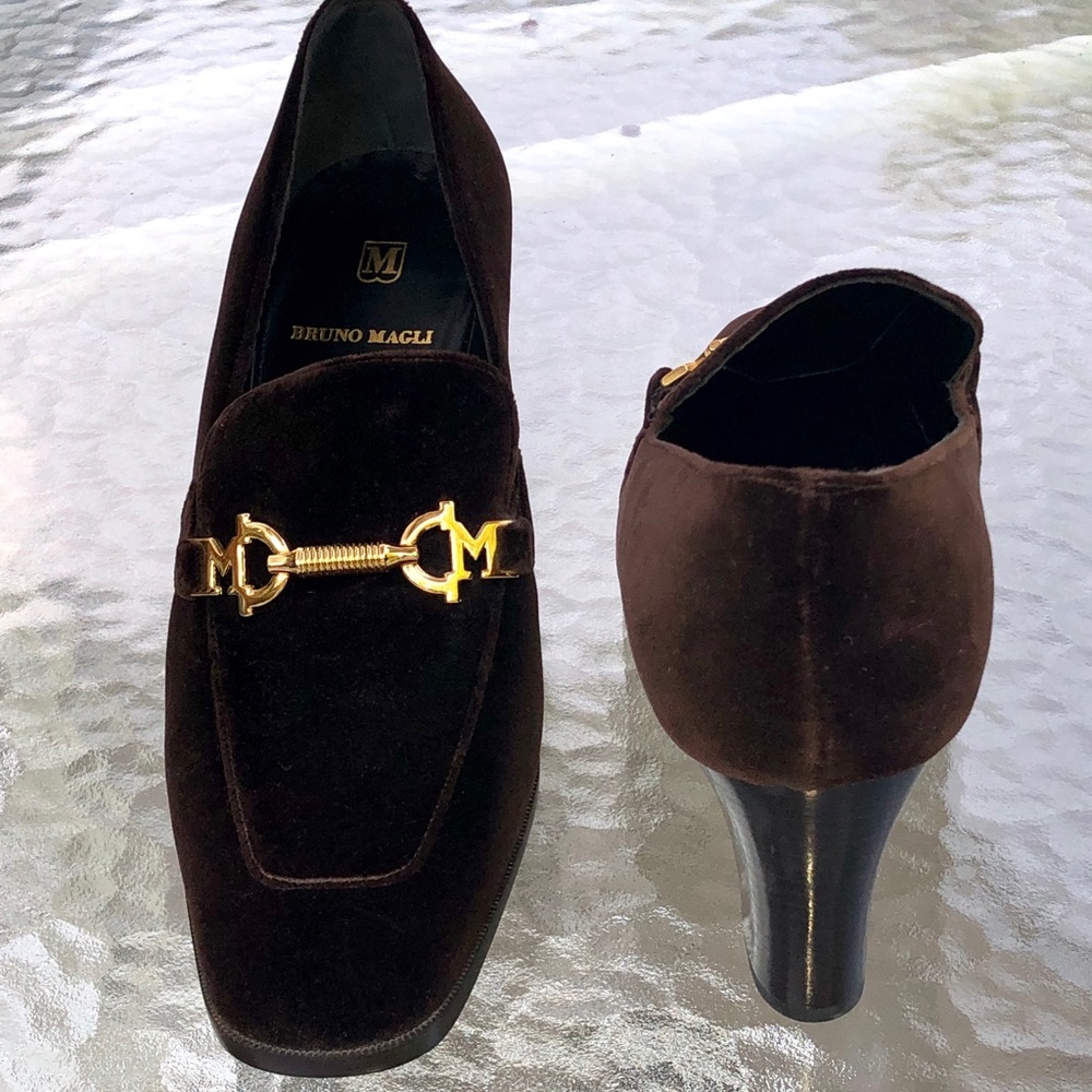 NIB Bruno Magli Brown Velvet Heeled Loafers - Picture 2 of 8